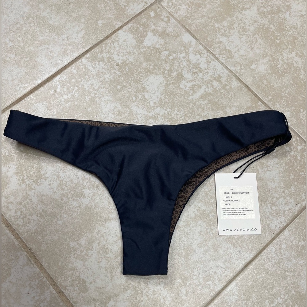 Acacia Ho’okipa Bottoms size Large in Licorice